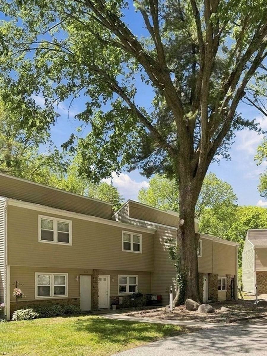 Townhouse for rent at 300 E 261 S, Kokomo, IN 46902