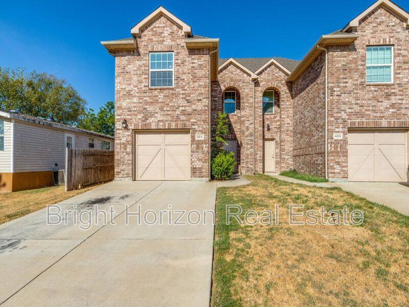 Townhouse for rent at 449 Woodgrove Dr #A, Little Elm, TX 75068