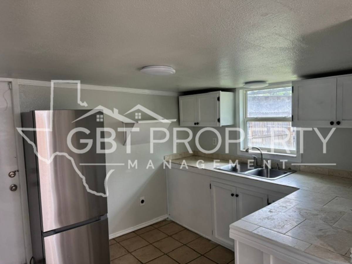 Townhouse for rent at 324 E Castlewood Dr, Marble Falls, TX 78654