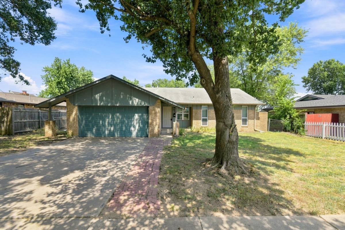 House for rent at 608 E Center St, Collinsville, OK 74021
