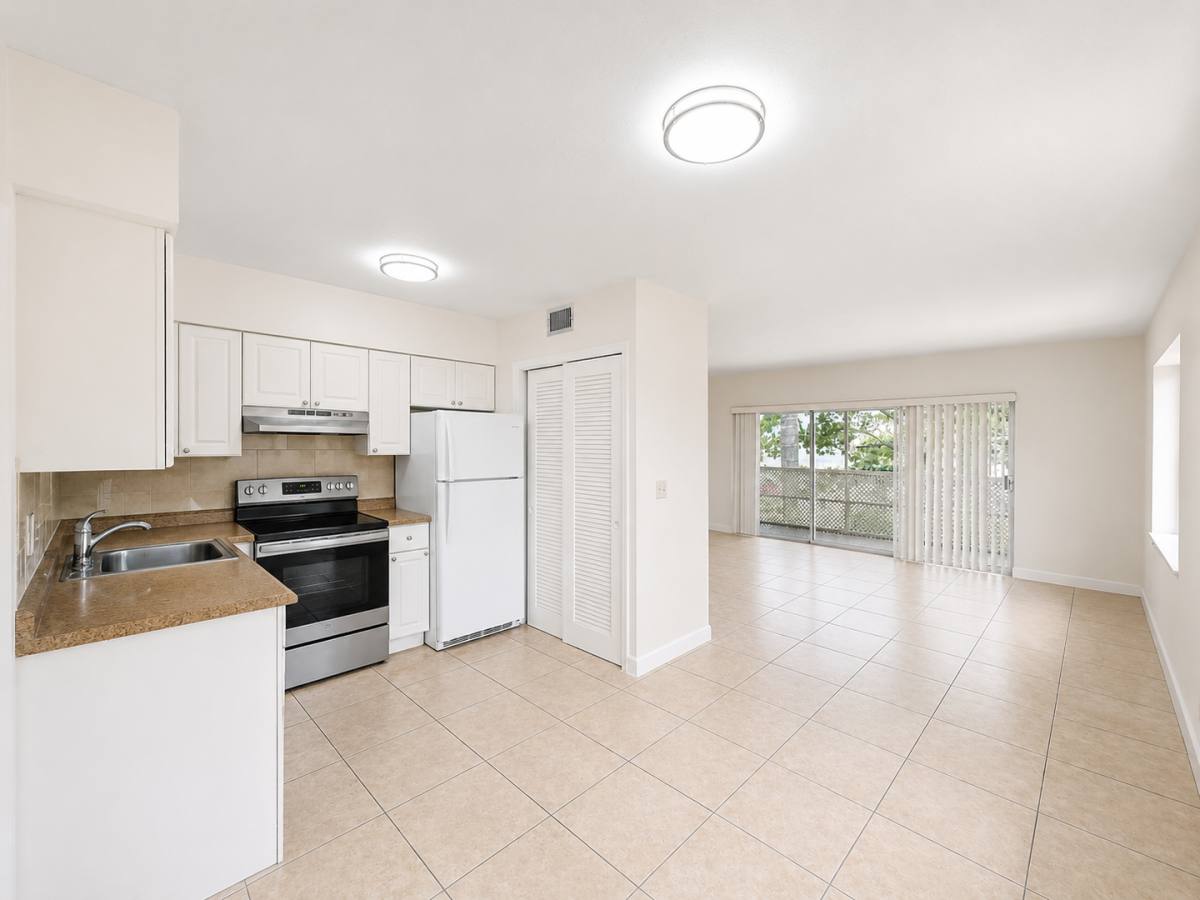 Apartment for rent at 3624 Jackson St, Hollywood, FL 33021