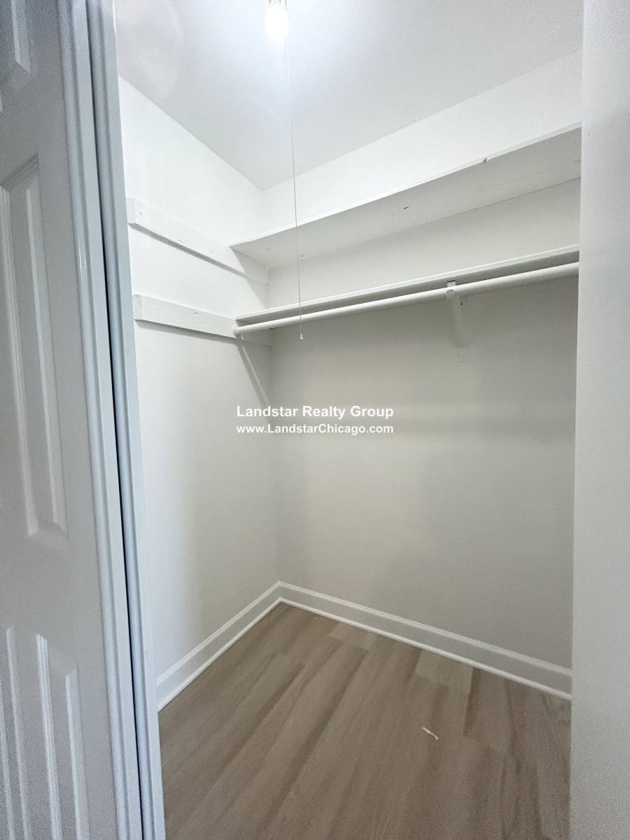 Apartment for rent at 110 N Kenilworth Ave #1F, Oak Park, IL 60301