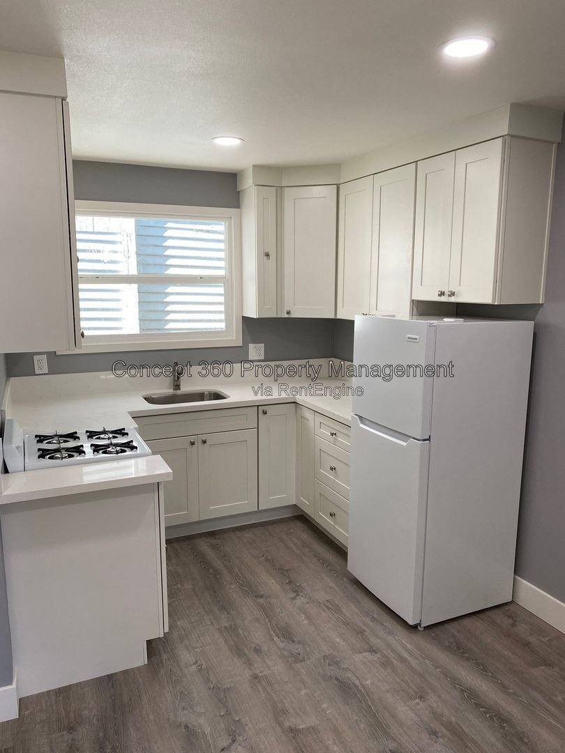 Apartment for rent at 4154 N Business St #5, Long Beach, CA 90807