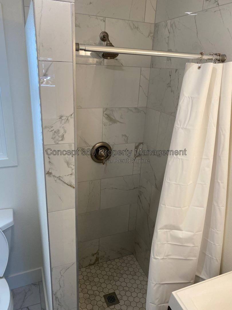 Apartment for rent at 4154 N Business St #5, Long Beach, CA 90807