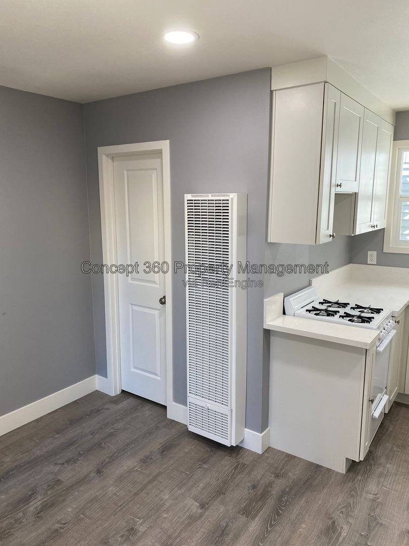 Apartment for rent at 4154 N Business St #5, Long Beach, CA 90807