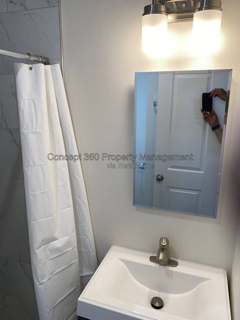 Apartment for rent at 4154 N Business St #5, Long Beach, CA 90807
