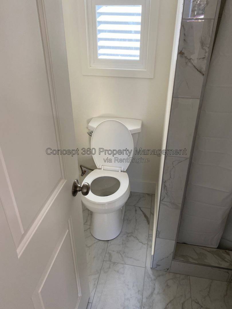 Apartment for rent at 4154 N Business St #5, Long Beach, CA 90807