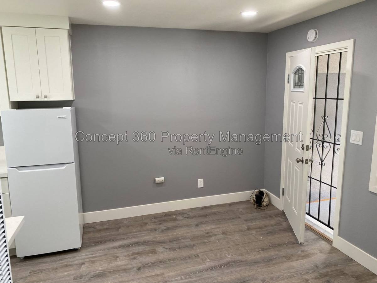Apartment for rent at 4154 N Business St #5, Long Beach, CA 90807