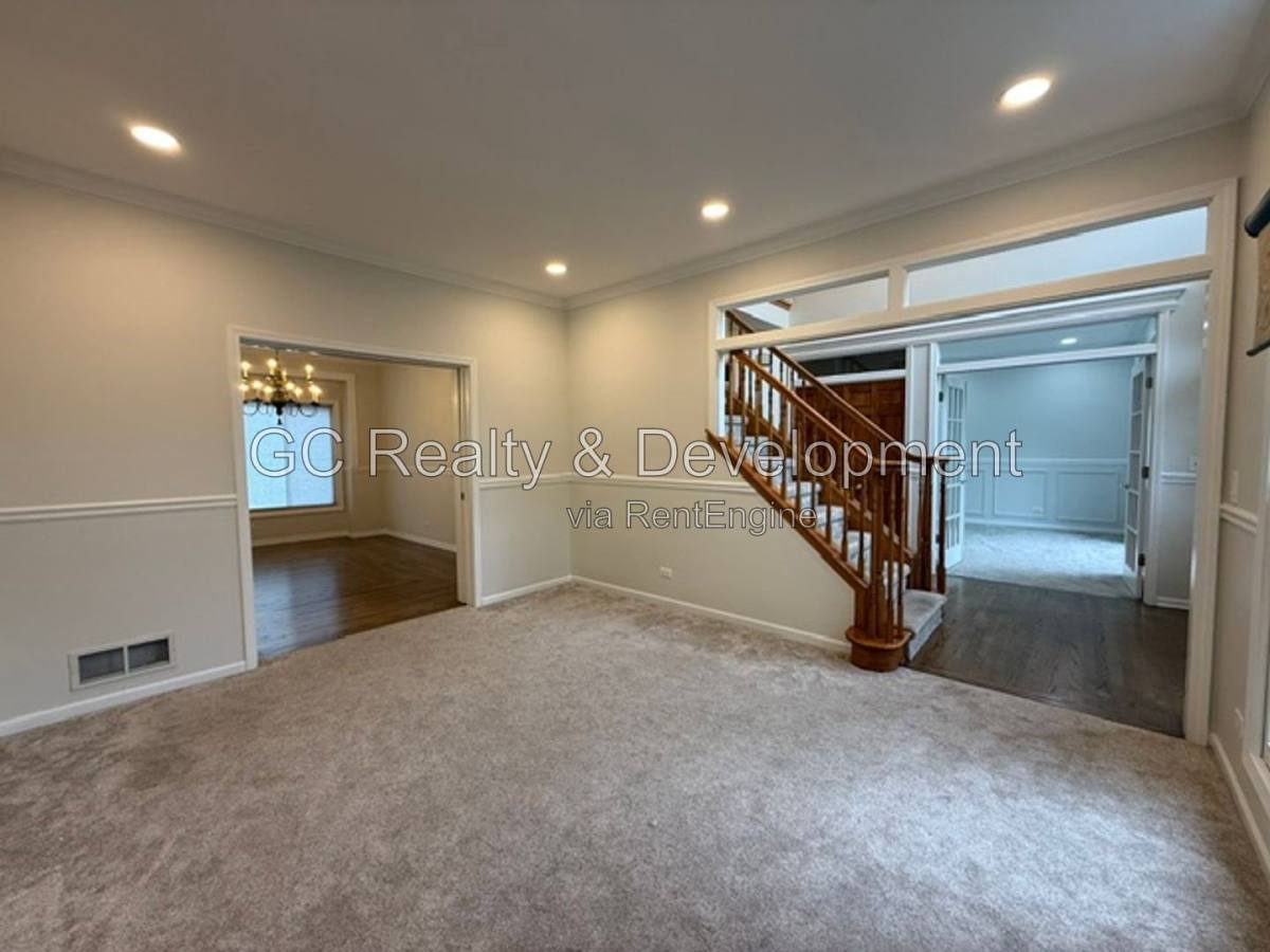 House for rent at 882 Clarendon Lane, Aurora, IL 60504