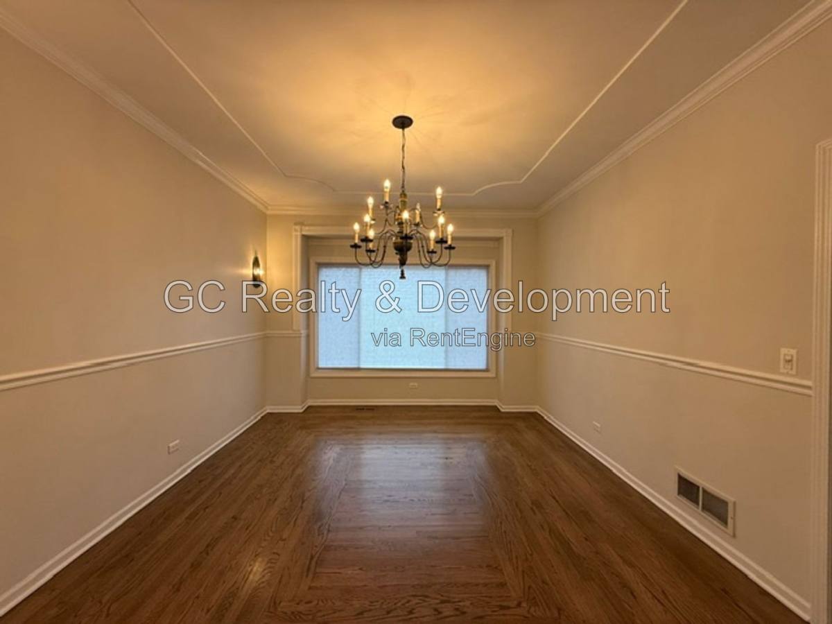 House for rent at 882 Clarendon Lane, Aurora, IL 60504