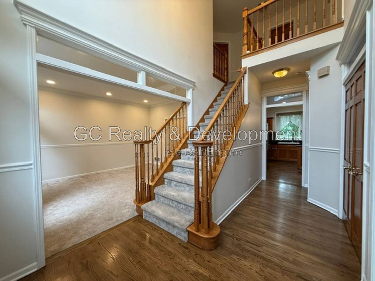 House for rent at 882 Clarendon Lane, Aurora, IL 60504