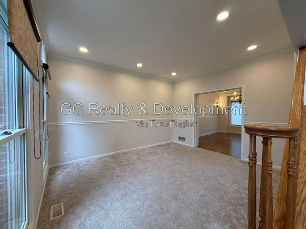 House for rent at 882 Clarendon Lane, Aurora, IL 60504