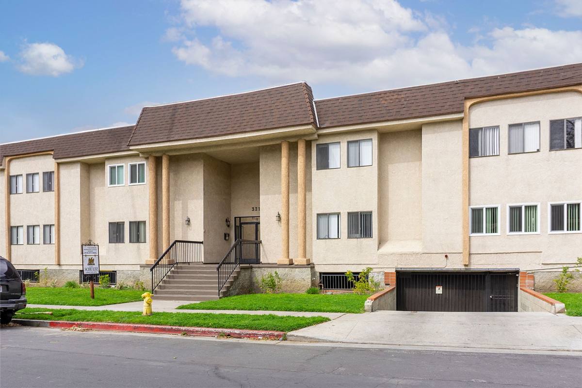 Apartment for rent at 321 N Cedar St, Glendale, CA 91206