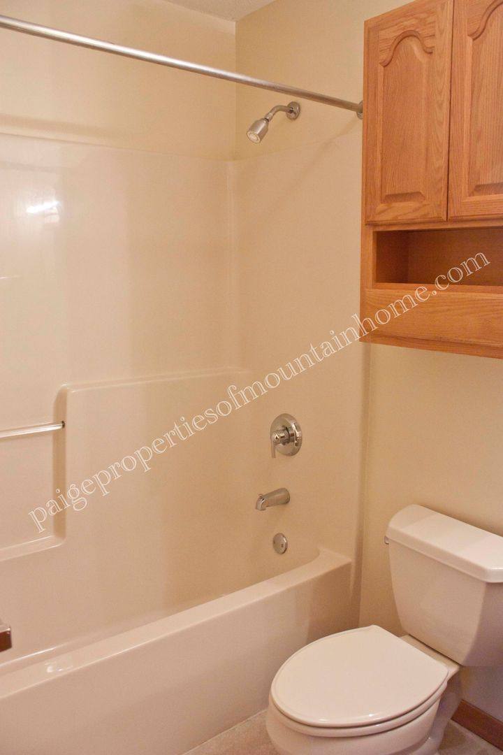 Apartment for rent at 101 W 10th St, Mountain Home, AR 72653