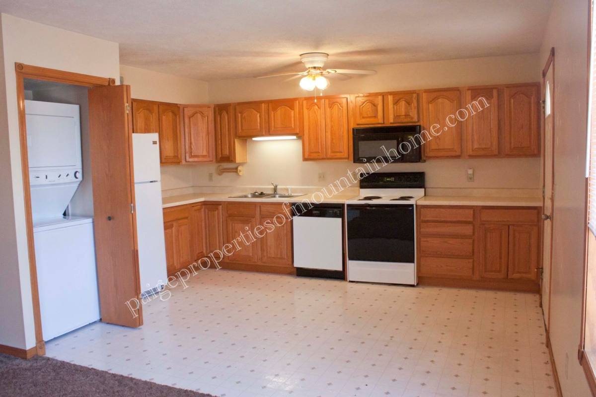 Apartment for rent at 101 W 10th St, Mountain Home, AR 72653