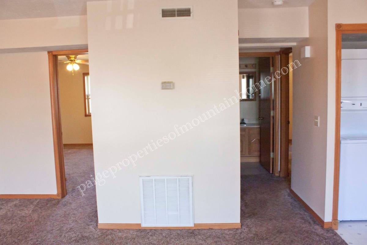 Apartment for rent at 101 W 10th St, Mountain Home, AR 72653
