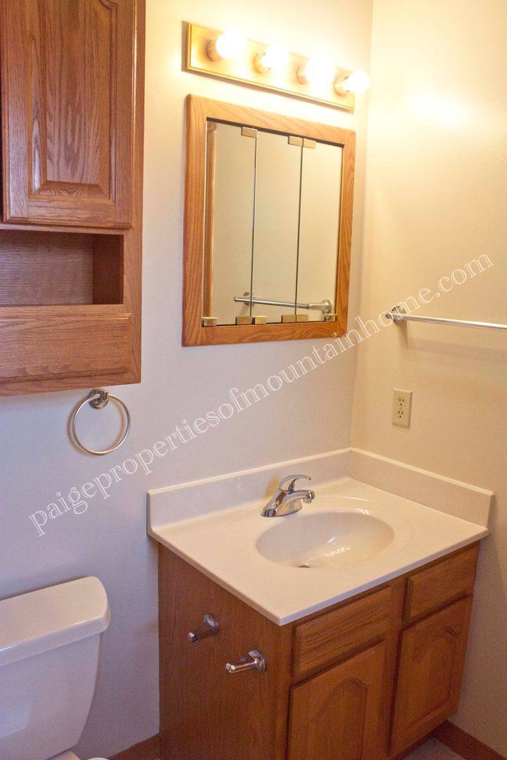 Apartment for rent at 101 W 10th St, Mountain Home, AR 72653
