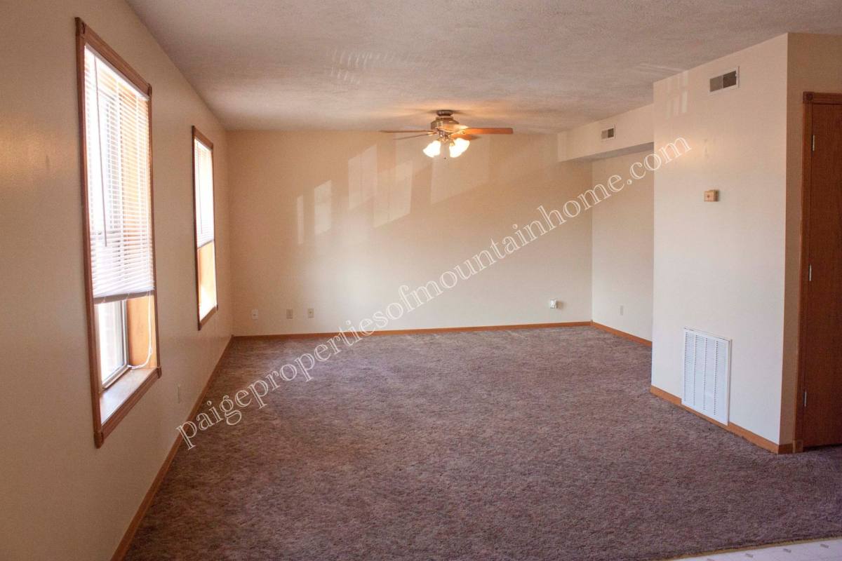 Apartment for rent at 101 W 10th St, Mountain Home, AR 72653
