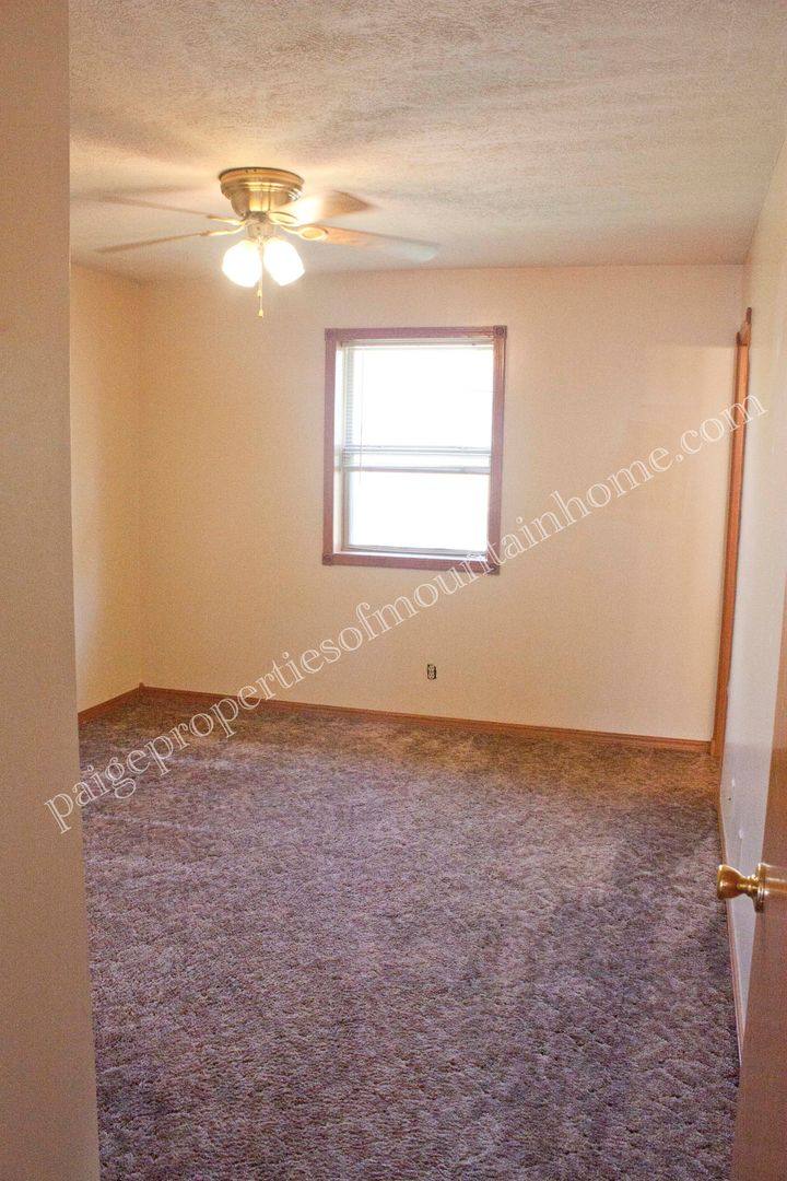 Apartment for rent at 101 W 10th St, Mountain Home, AR 72653