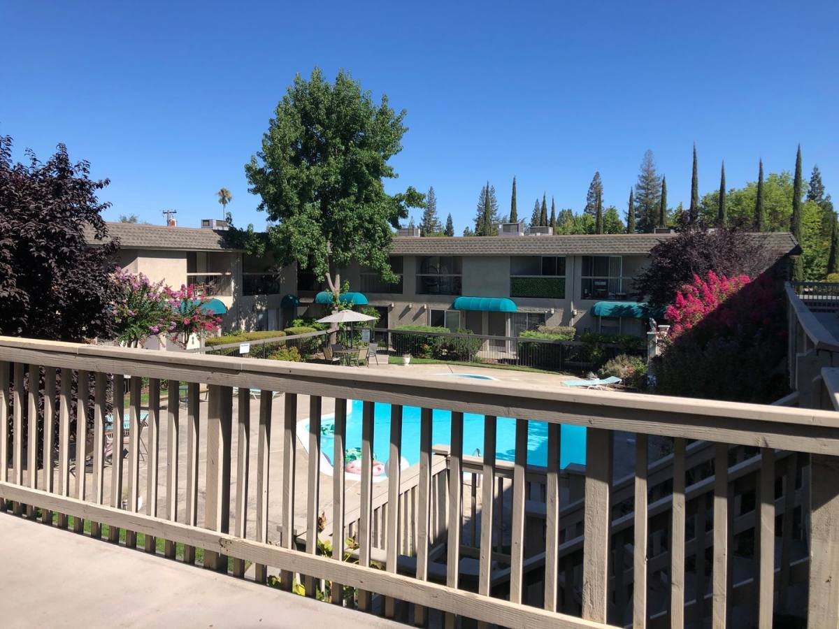 Townhouse for rent at 2511 Northrop Ave, Sacramento, CA 95825