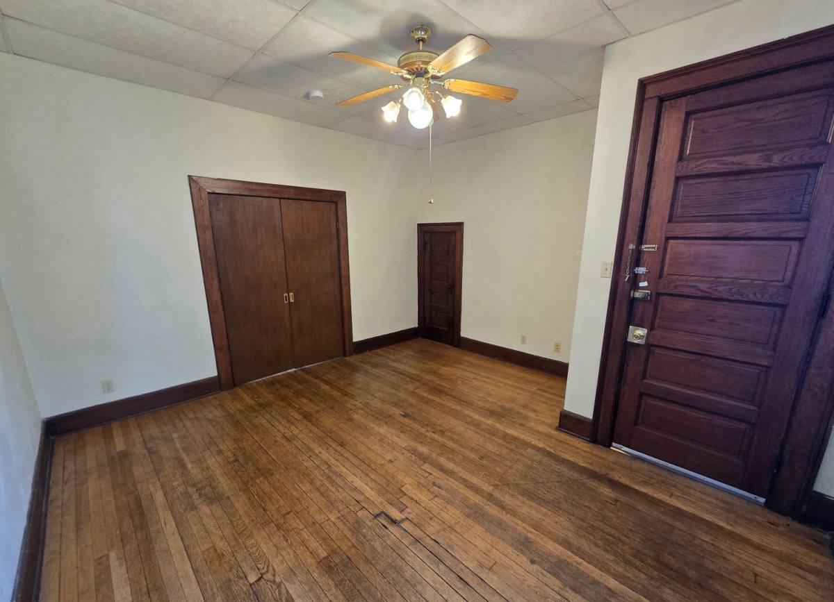 248 Jackson Ave, Charleston, IL 61920 - Apartment for Rent - Image 6