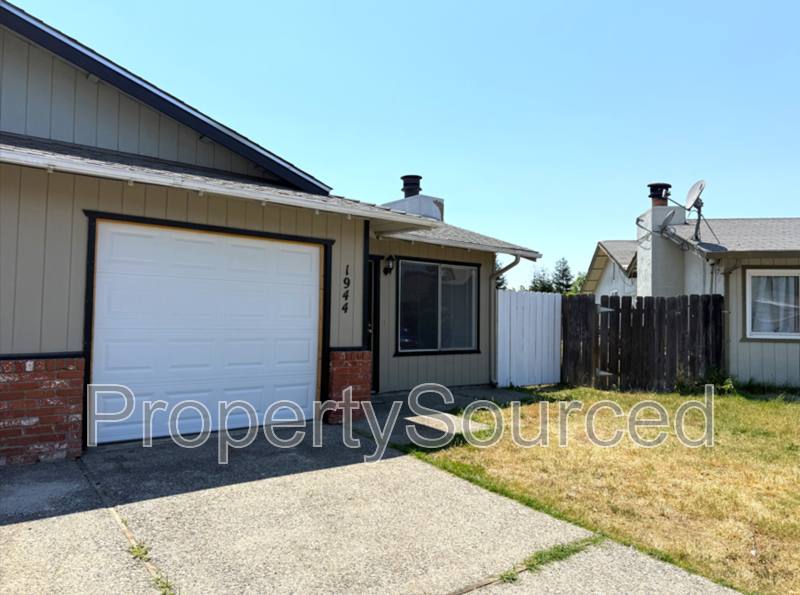 Townhouse for rent at 1944 Hickock Court, Stockton, CA 95209