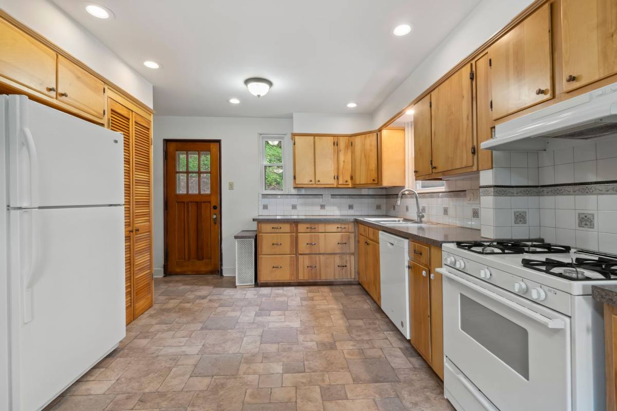 House for rent at 6 Wilkins Rd, Pittsburgh, PA 15221