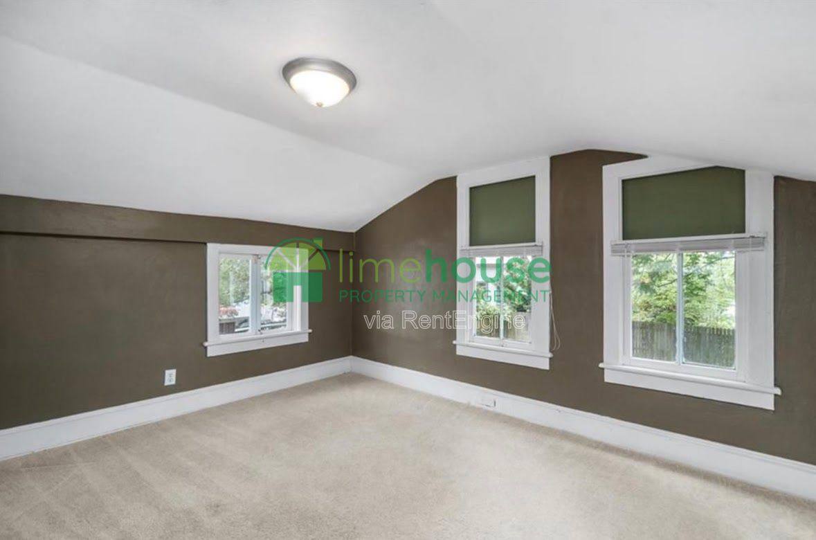 House for rent at 106 Parkview Ave, Portsmouth, VA 23704