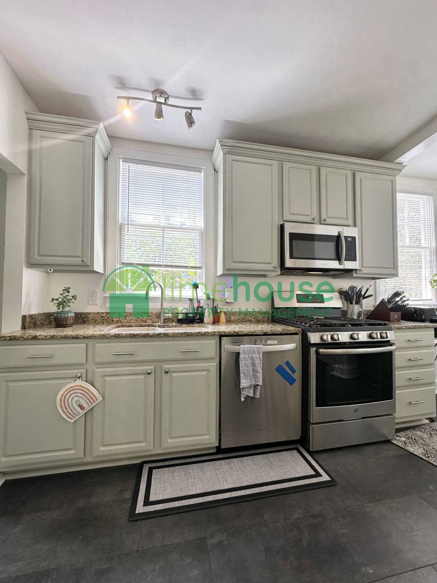 House for rent at 106 Parkview Ave, Portsmouth, VA 23704