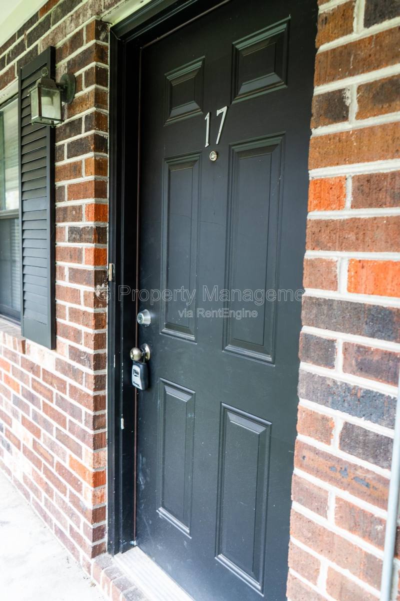 Apartment for rent at 129 Hillcrest Dr #17, Knoxville, TN 37918