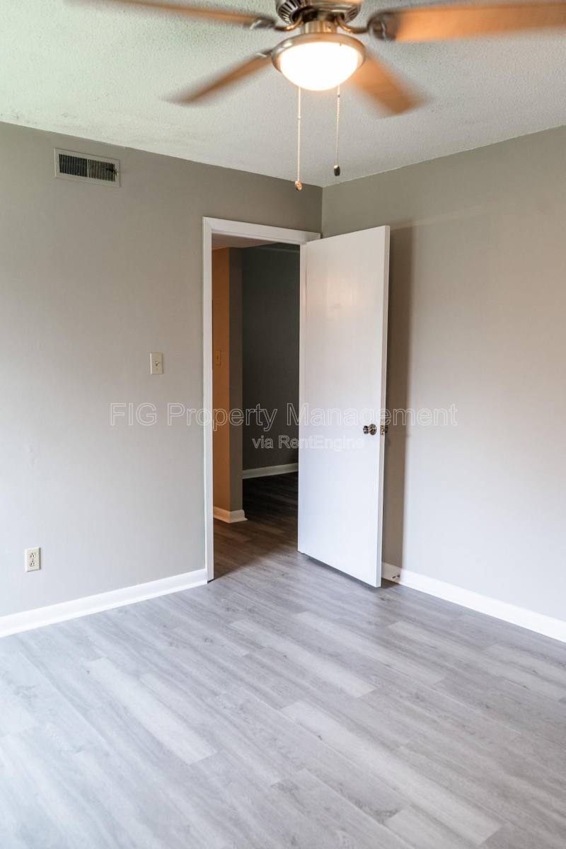 Apartment for rent at 129 Hillcrest Dr #17, Knoxville, TN 37918