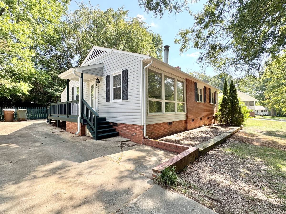 House for rent at 505 Crestwood Dr, Greensboro, NC 27408