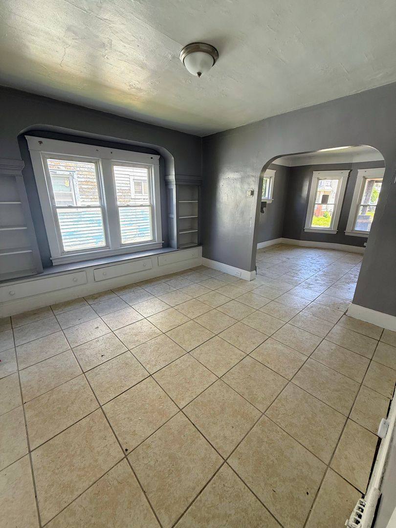 Apartment for rent at 12521-12523 Locke Ave, Cleveland, OH 44108