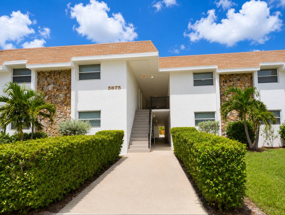 Apartment for rent at 5875 SW 41 St, Fort Lauderdale, FL 33314