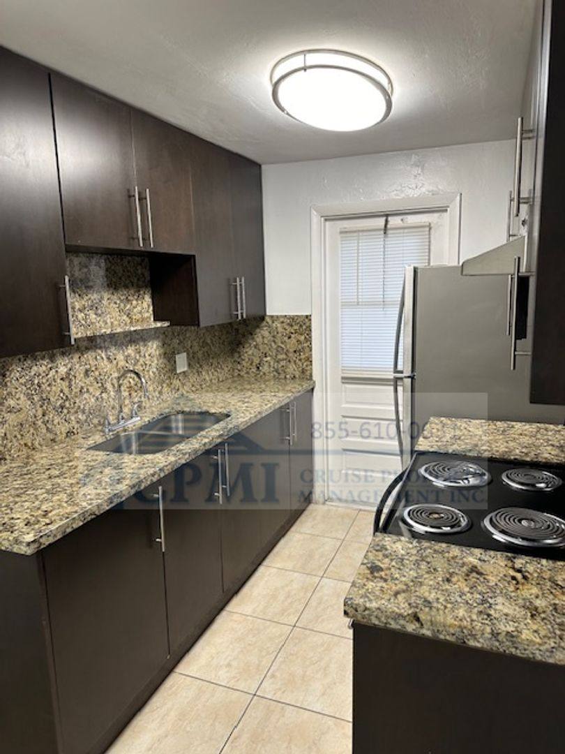 Apartment for rent at 3700 Polk St, Hollywood, FL 33021