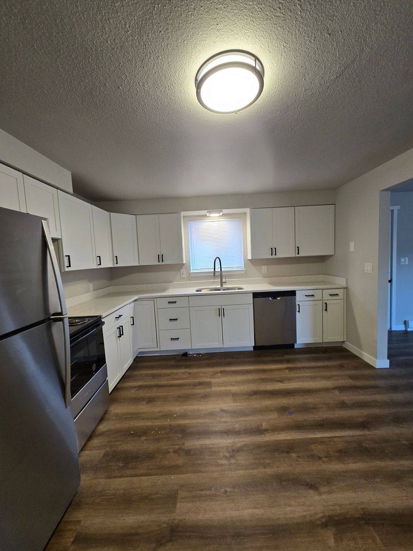 Apartment for rent at 2622-2628 Oak St SE, Albany, OR 97322