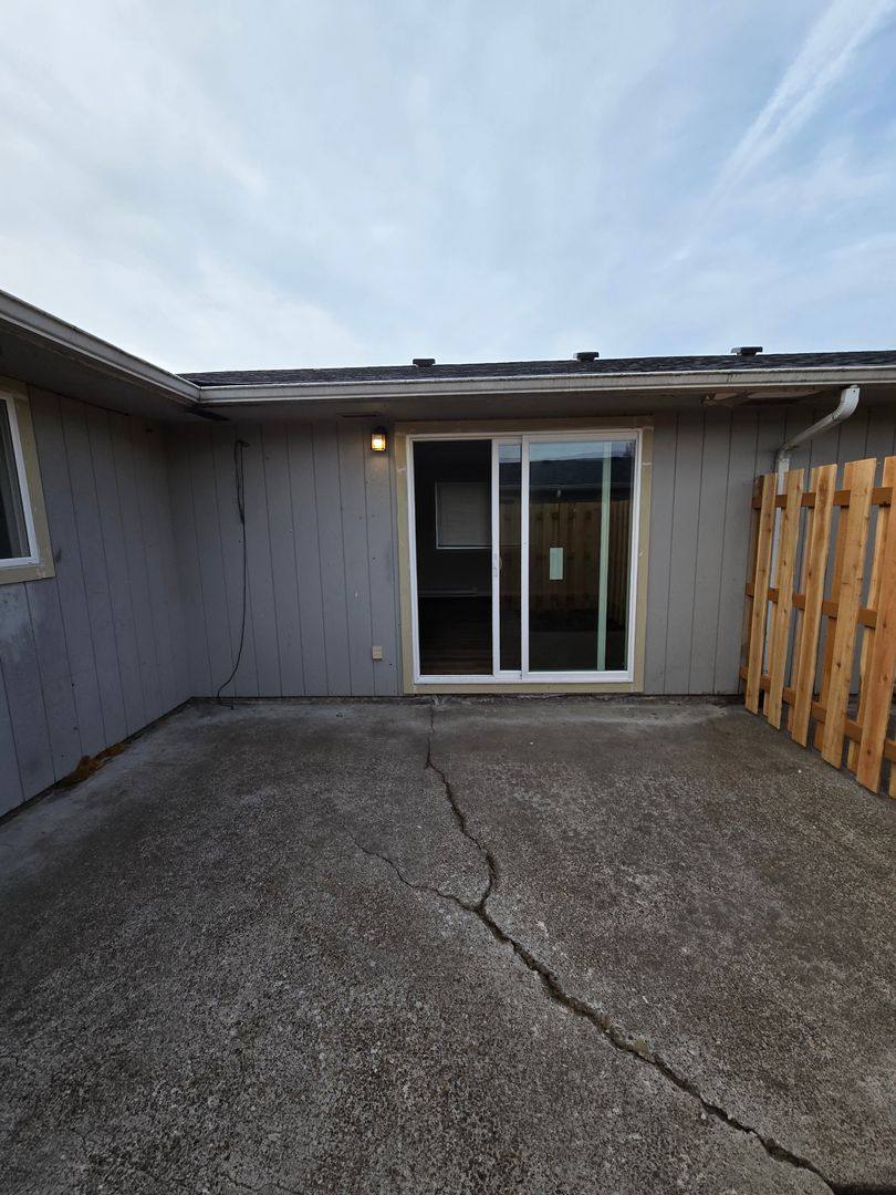 Apartment for rent at 2622-2628 Oak St SE, Albany, OR 97322