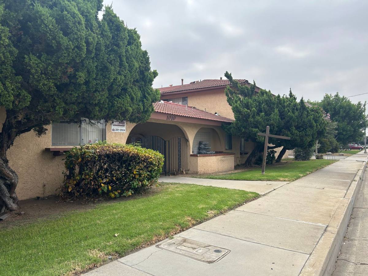 Apartment for rent at 1010 S Atlantic Blvd, Alhambra, CA 91803