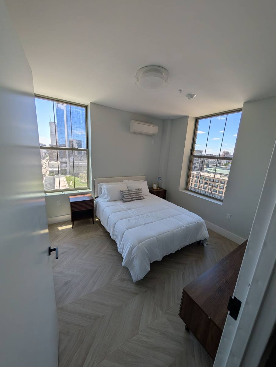 Apartment for rent at 605-607 Broad St, Newark, NJ 07105