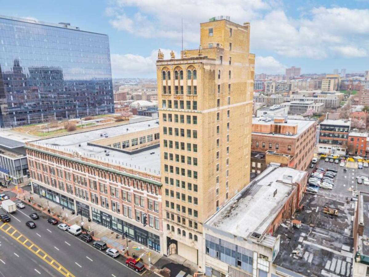 Apartment for rent at 605-607 Broad St, Newark, NJ 07105