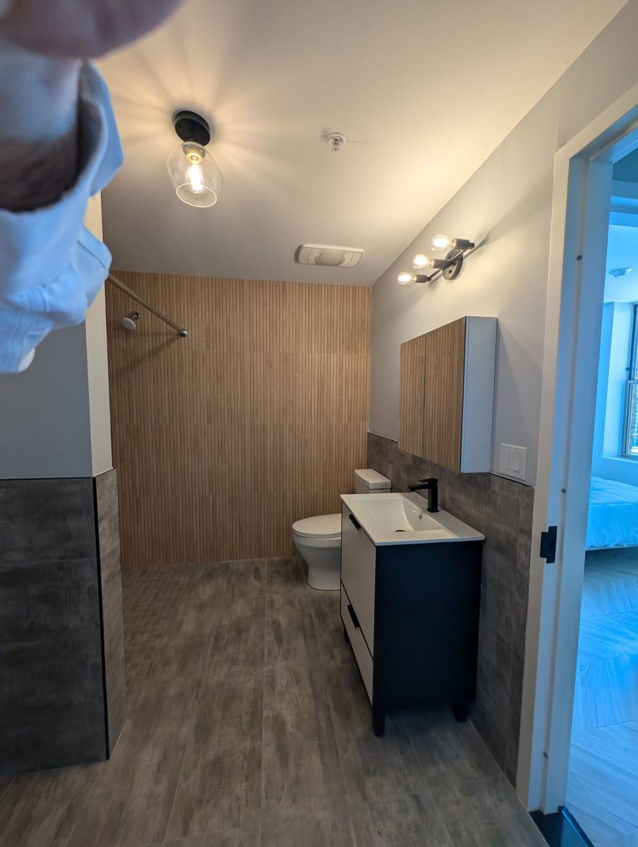 Apartment for rent at 605-607 Broad St, Newark, NJ 07105