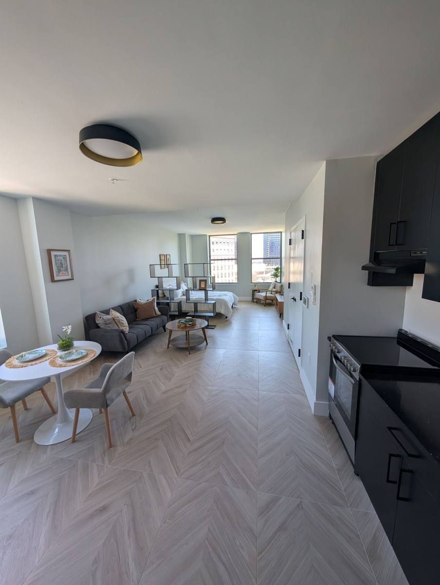 Apartment for rent at 605-607 Broad St, Newark, NJ 07105