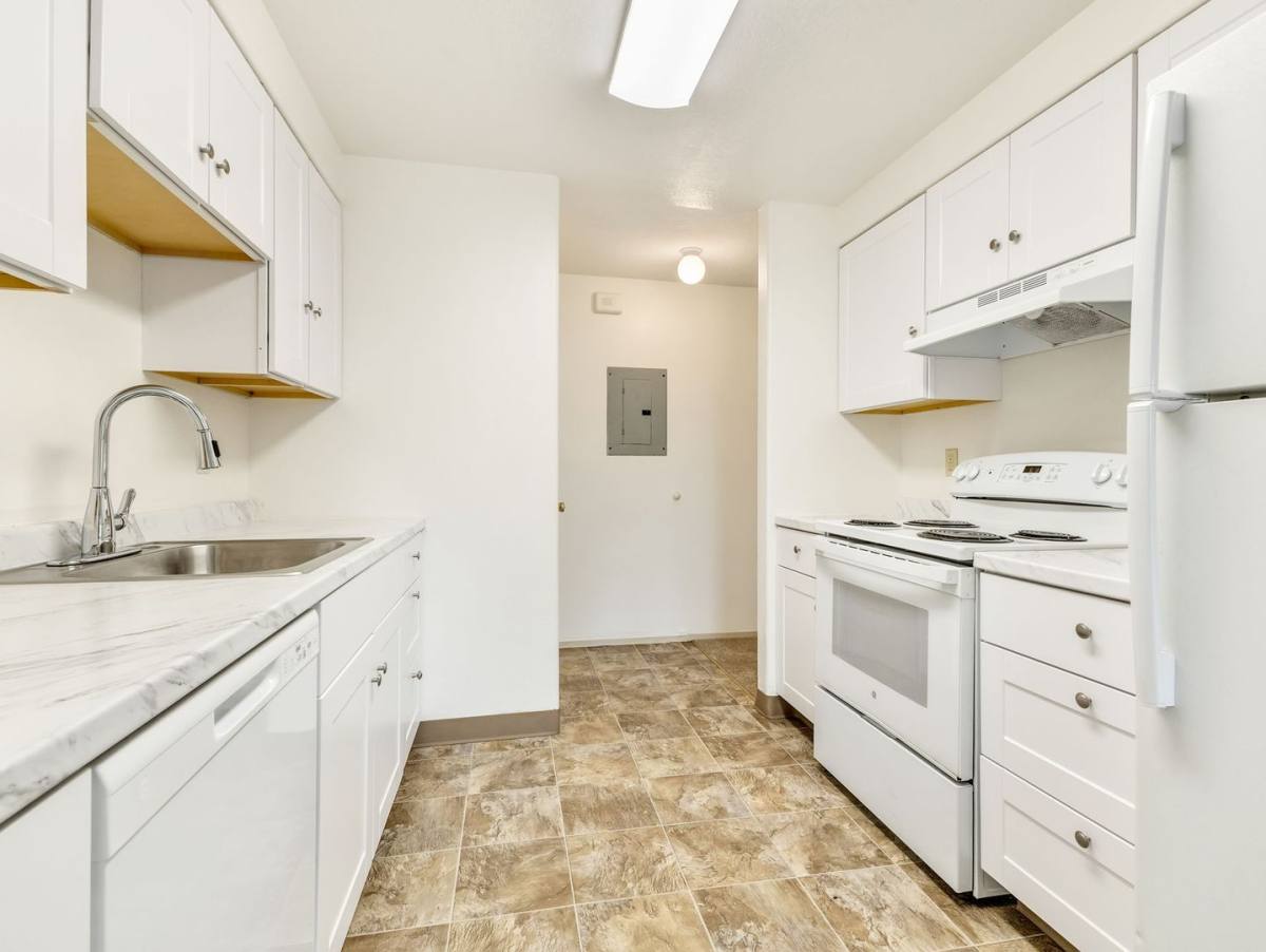 Apartment for rent at 355 S Wahanna Rd, Seaside, OR 97138
