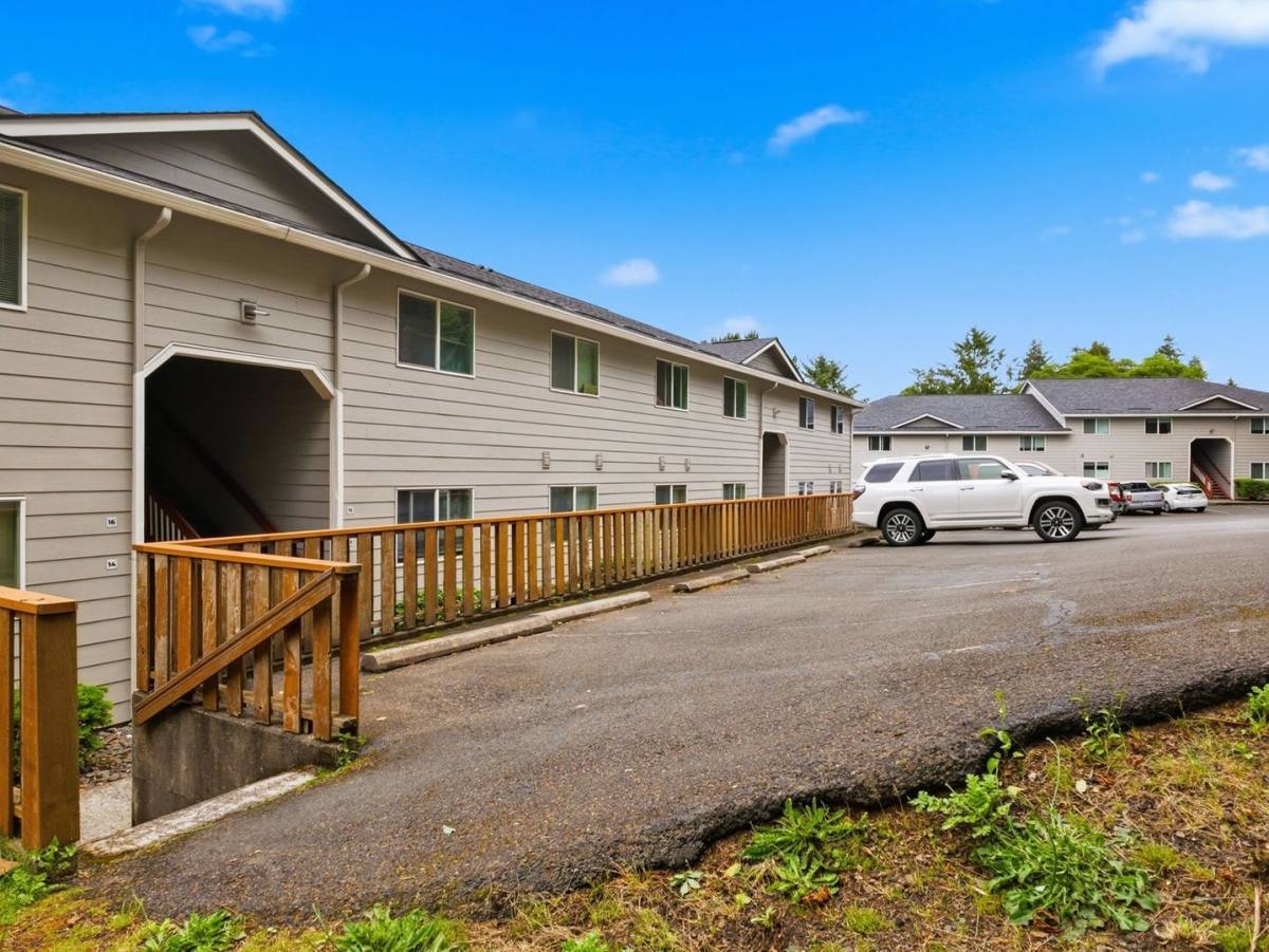Apartment for rent at 355 S Wahanna Rd, Seaside, OR 97138
