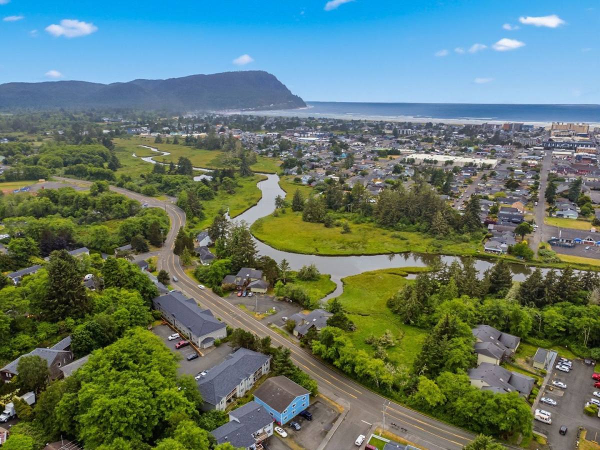 Apartment for rent at 355 S Wahanna Rd, Seaside, OR 97138