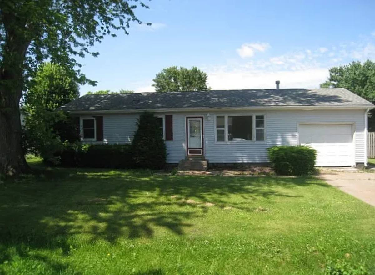 House for rent at 128 E 3rd St, Coal Valley, IL 61240