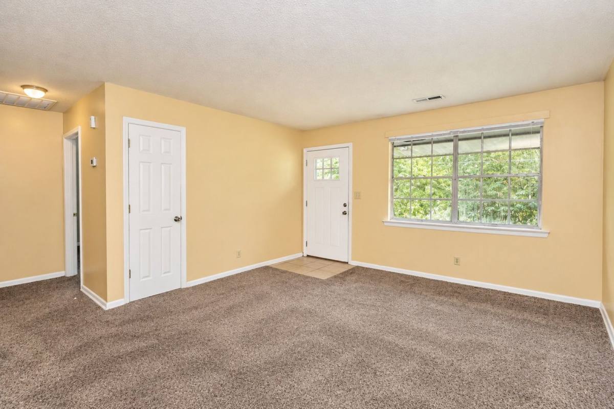 Apartment for rent at 3884 Youngstown Rd, Chattanooga, TN 37406