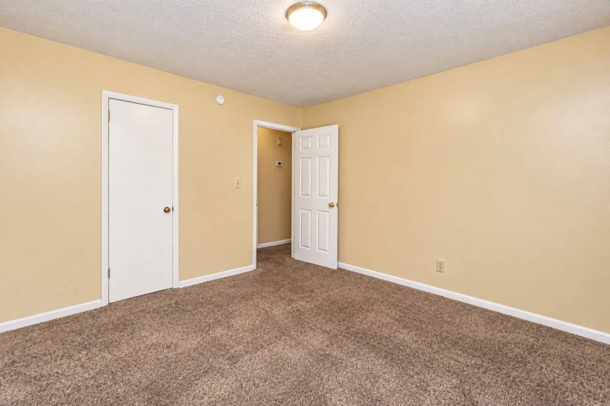 Apartment for rent at 3884 Youngstown Rd, Chattanooga, TN 37406