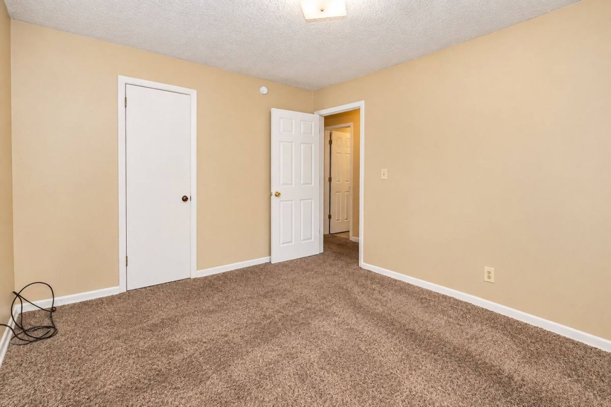Apartment for rent at 3884 Youngstown Rd, Chattanooga, TN 37406