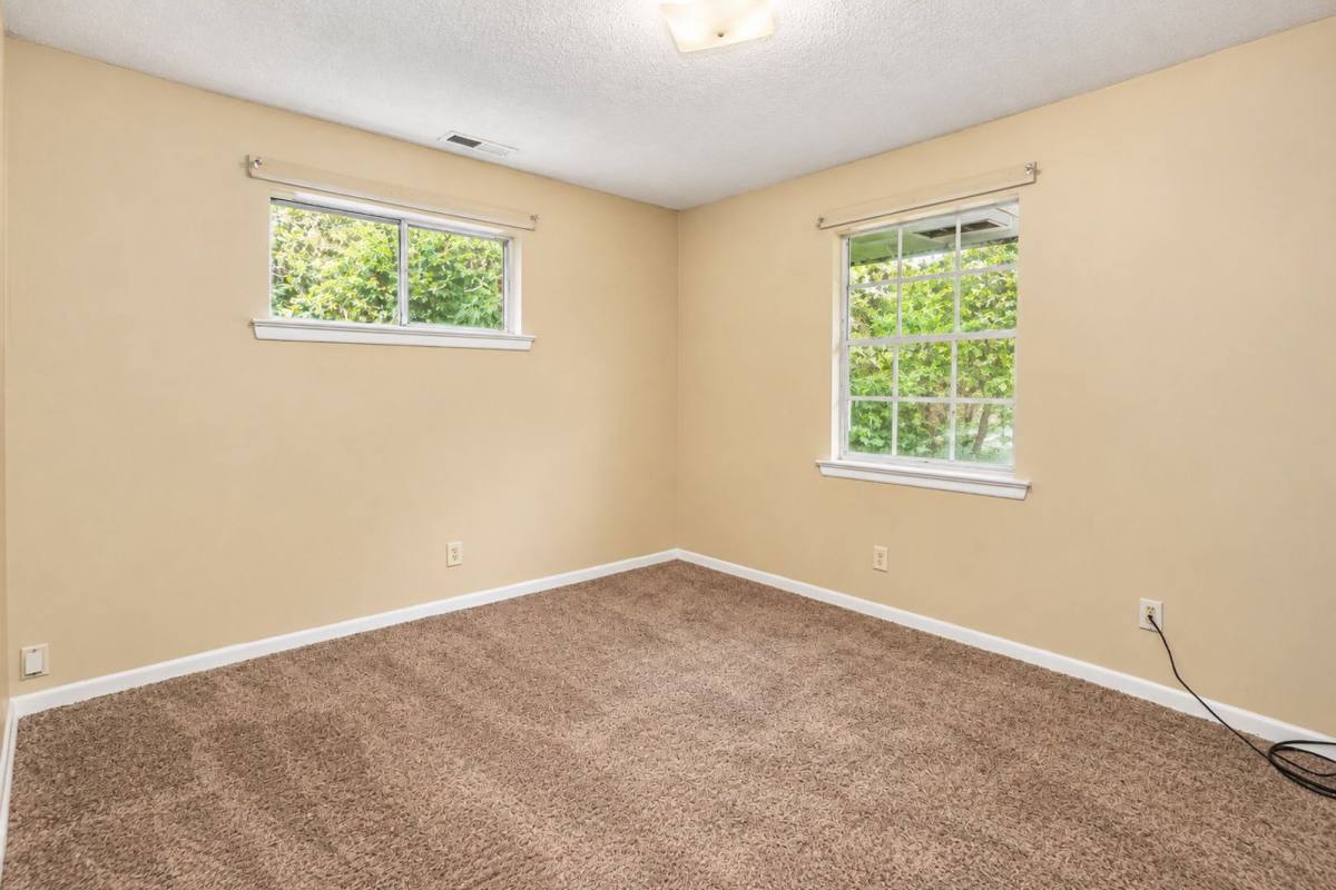 Apartment for rent at 3884 Youngstown Rd, Chattanooga, TN 37406